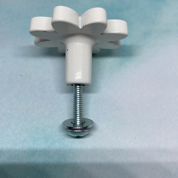 Set of 10 Daisy Lavender Flower Drawer Knobs - Picture 5 of 9